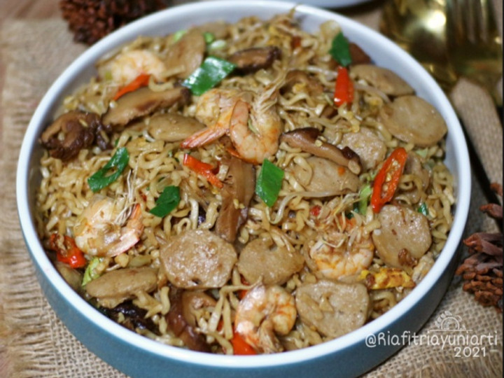 Langkah Mudah untuk Membuat Mi goreng pedas spesial Anti Gagal