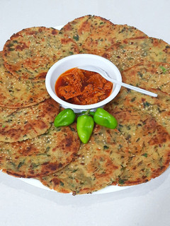 મલ્ટી ગ્રેઈન ઢેબરા (Multi Grain Dhebra Recipe In Gujarati) રેસીપી મુખ્ય ફોટો
