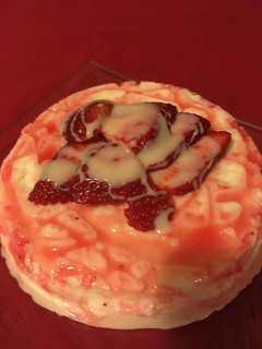Una foto de Panna Cotta con fresas