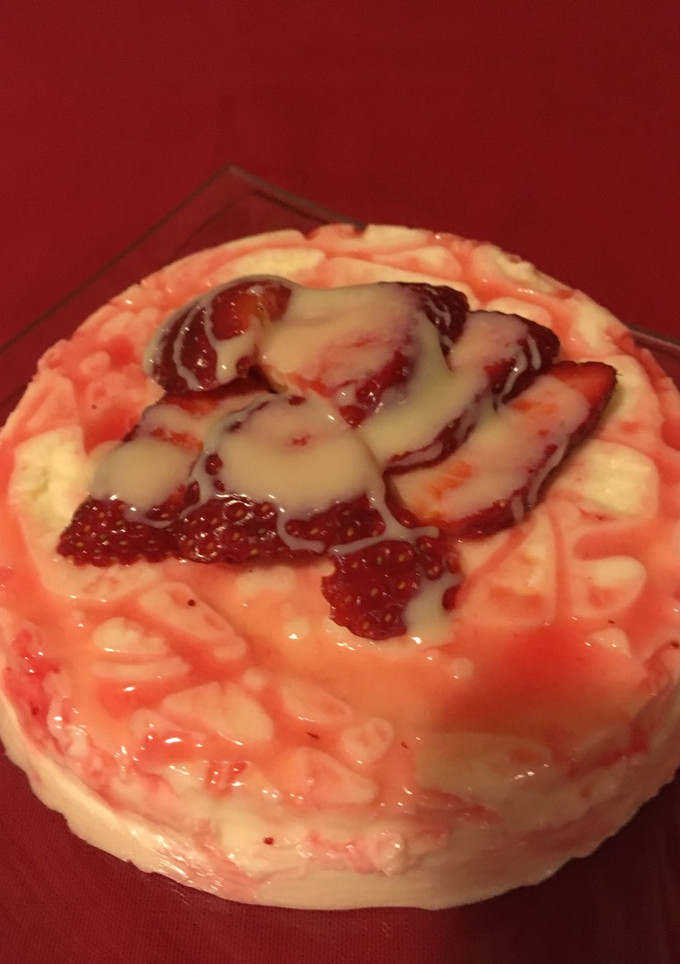 Una foto de Panna Cotta con fresas