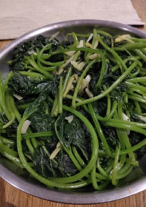 A picture of Sweet Potato Leaf Salad.