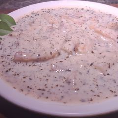 A picture of Fry raw banana dip with white sauce.