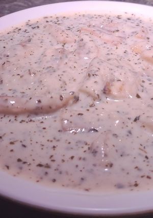 A picture of Fry raw banana dip with white sauce.