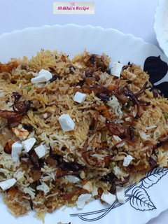 A picture of Veg paneer biryani.