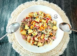 Foto principal de Ensalada de arroz tricolor con manzana y pavo