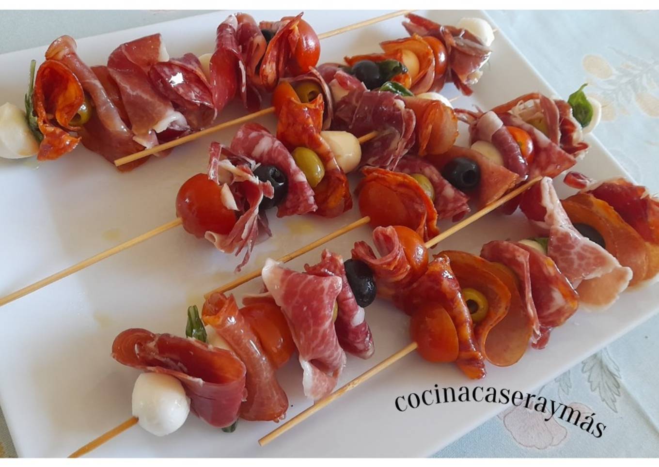 Brochetas de embutido