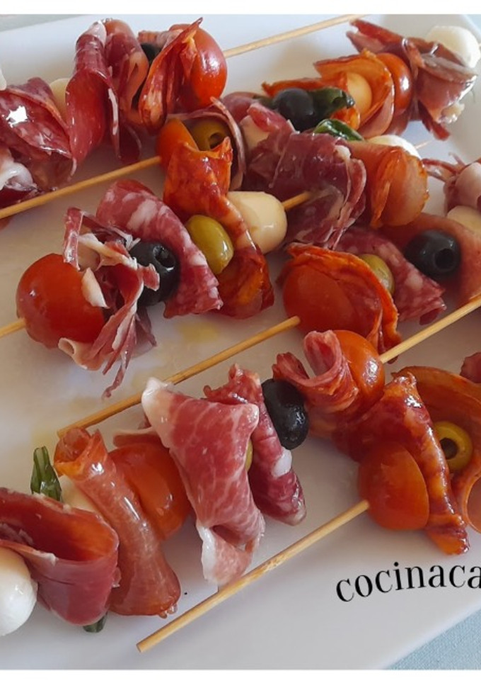 Una foto de Brochetas de embutido