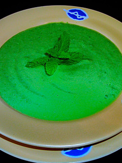Una foto de Crema de guisantes frescos a la menta
