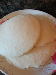 எரிசேரி தட்டு இட்லி (Eriseri thattu idli recipe in tamil) செய்முறை முக்கிய புகைப்படம்