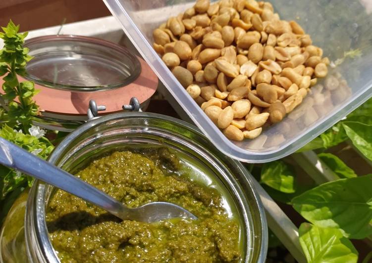 Recetta di Qualsiasi sera della settimana Pesto di arachidi e basilico