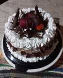 Torta de cumpleaños con chantilly y chocolate 🍫 😋 💕
