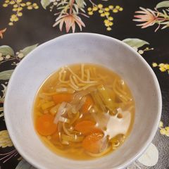 A picture of Chicken broth.