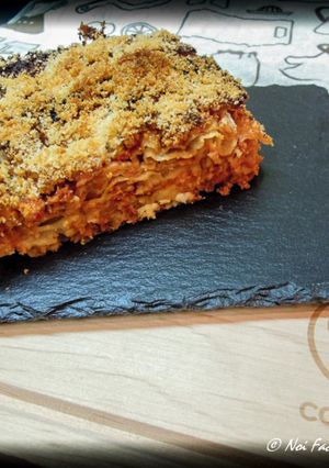 Foto di Lasagne di pane carasau con ragù di pollo e crescenza di capra