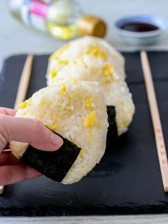Langkah Mudah untuk Membikin Resep  Onigiri telur yang Menggugah Selera, Lezat