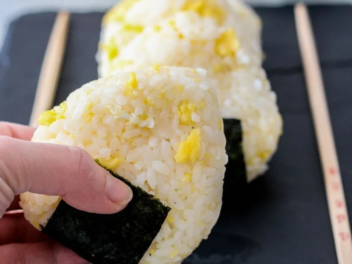 Langkah Mudah untuk Membikin Resep  Onigiri telur yang Menggugah Selera, Lezat