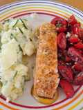 Lachsfilet mit Kartoffel-Gurkenstampf