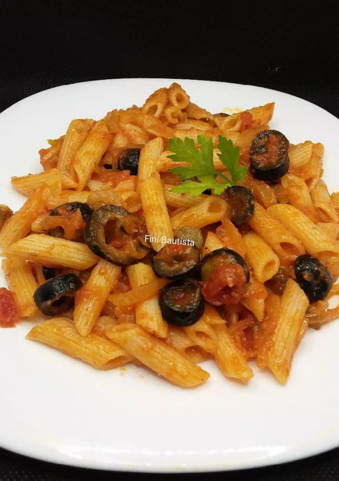 Una foto de Pasta de macarrones a la putanesca