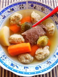 Marhahúsleves sajtos zabgaluskával 🍲🧀 recept fotója