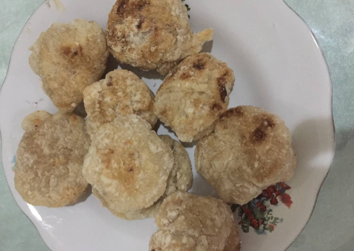 Cireng. Garing di luar, Kopong di dalam