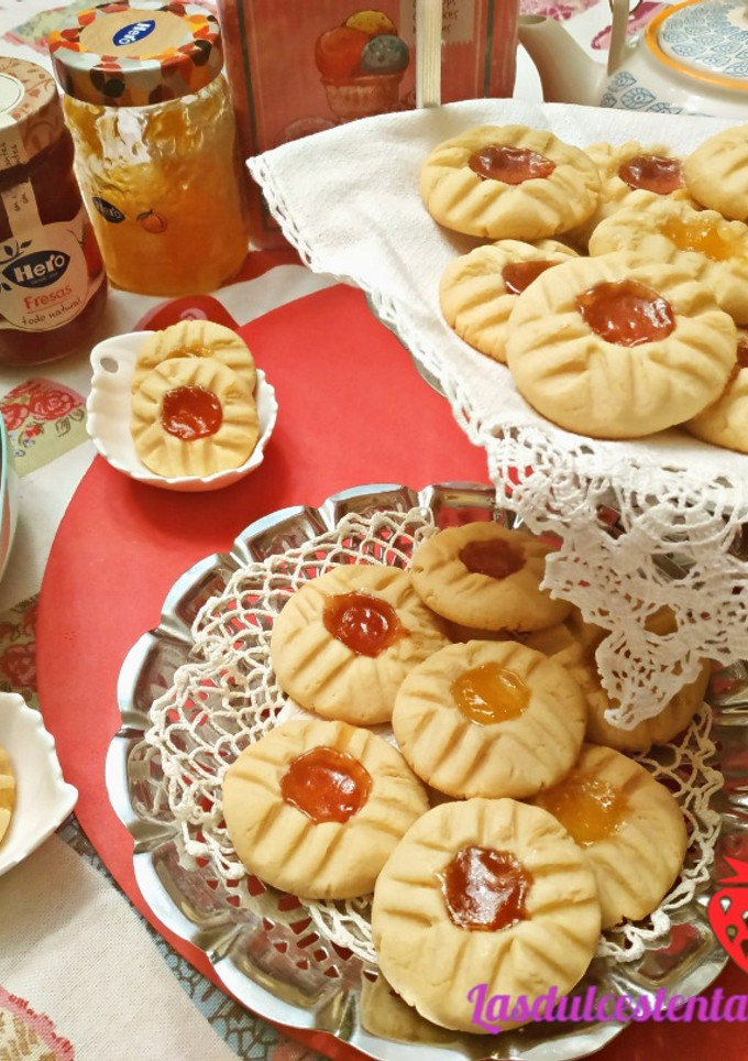 Una foto de Galletas de mantequilla y mermelada