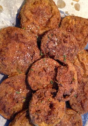 A picture of Crispy fried green tomatoes.