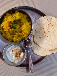 બાજરા ની ખીચડી (Bajra Khichdi Recipe In Gujarati) રેસીપી મુખ્ય ફોટો