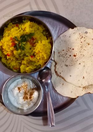 બાજરા ની ખીચડી (Bajra Khichdi Recipe In Gujarati) રેસીપી મુખ્ય ફોટો