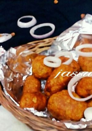 A picture of Kale chana ke kebabs.