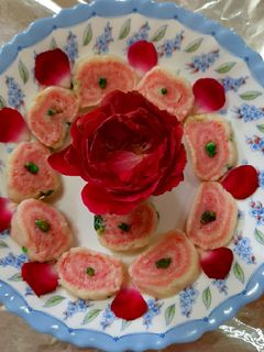 ઇન્સ્ટન્ટ રોઝી કોકોનટ‌ બરફી(Instant Rosy Coconut Barfi) રેસીપી મુખ્ય ફોટો