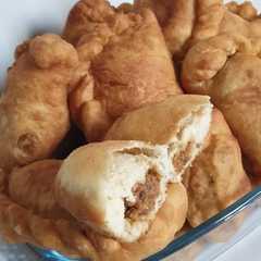 Una foto de Fataya (empanadas caseras de carne)