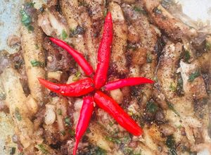 Hình của món Cá bống biển kho tiêu.