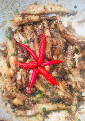 Hình của món Cá bống biển kho tiêu.