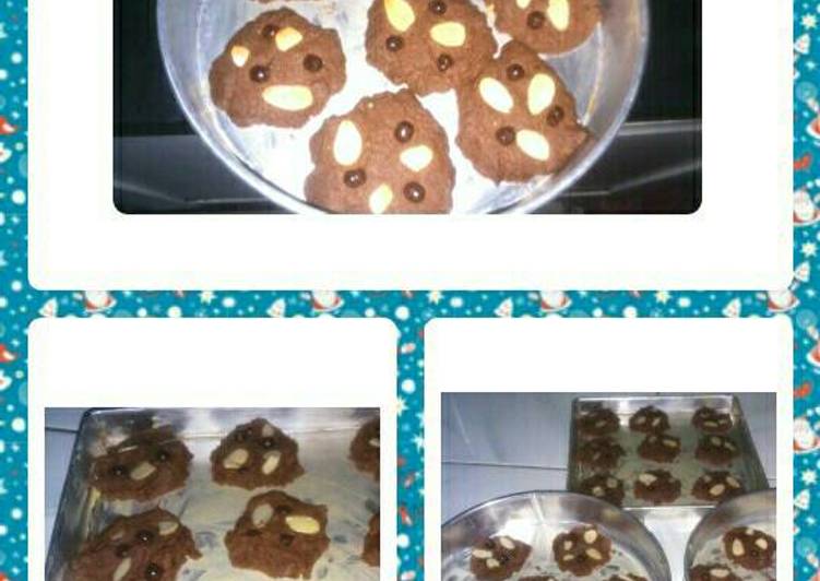 Cookies coklat almond