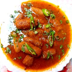 A picture of Gola kabab salan.