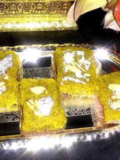 ड्राई कोकोनट बर्फी (dry coconut burfi recipe in Hindi) रेसिपी मुख्य फोटो