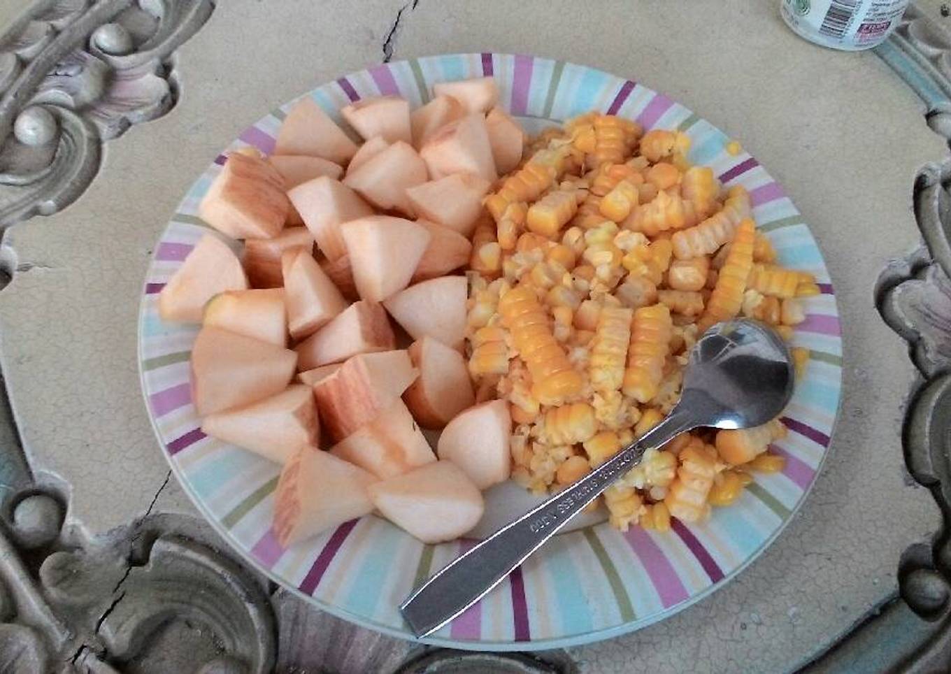 Jagung manis rebus + apel fuji menu diet tanpa nasi