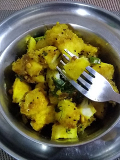 காரசார கப்பக்கிழங்கு பொரியல்(மரவள்ளி)(tapioca poriyal recipe in tamil) செய்முறை முக்கிய புகைப்படம்