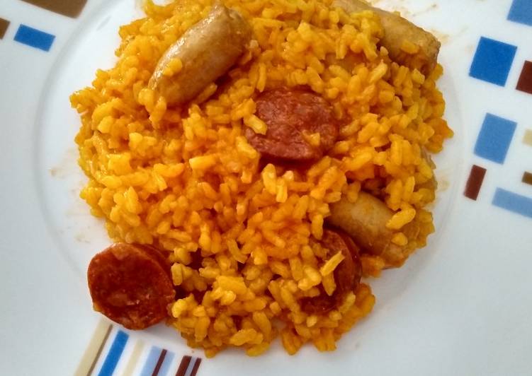 Arroz amarillo (con chorizo y salchichas)
