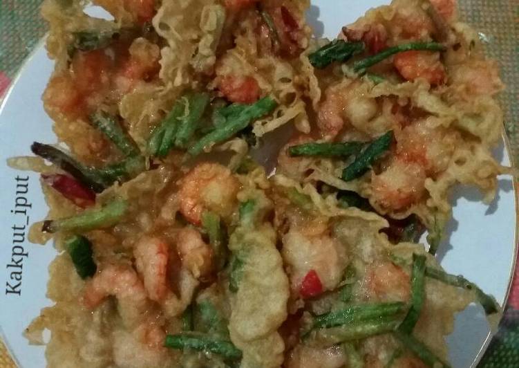 Peyek udang daun bawang kampung (aceh)