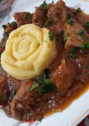 O poză a rețetei Tocăniță de ceapă cu carne de porc.