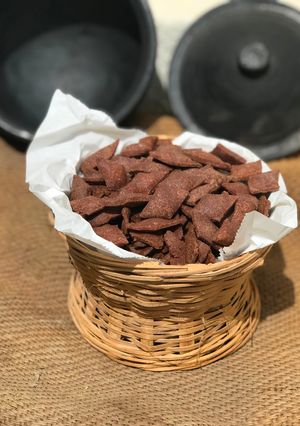 રાગી સક્કર પારા (Ragi Sakkar Para Recipe In Gujarati) રેસીપી મુખ્ય ફોટો