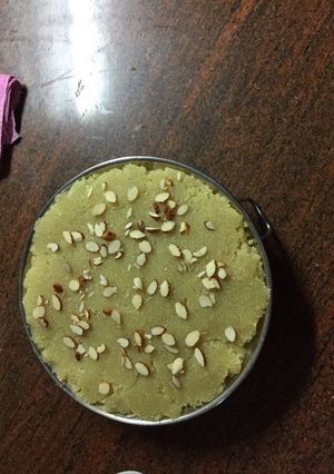 A picture of Suji burfi.