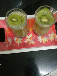 A picture of Kiwi virgin mocktail.