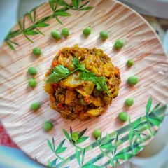 A picture of Cabbage curry with peas.