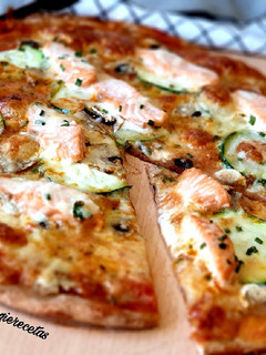 Una foto de Pizza de salmón con masa especial