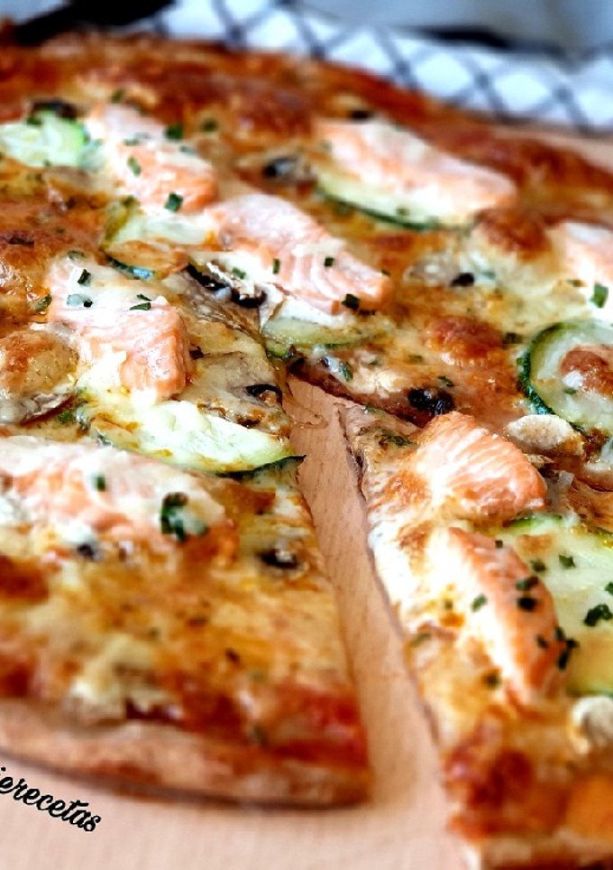 Una foto de Pizza de salmón con masa especial