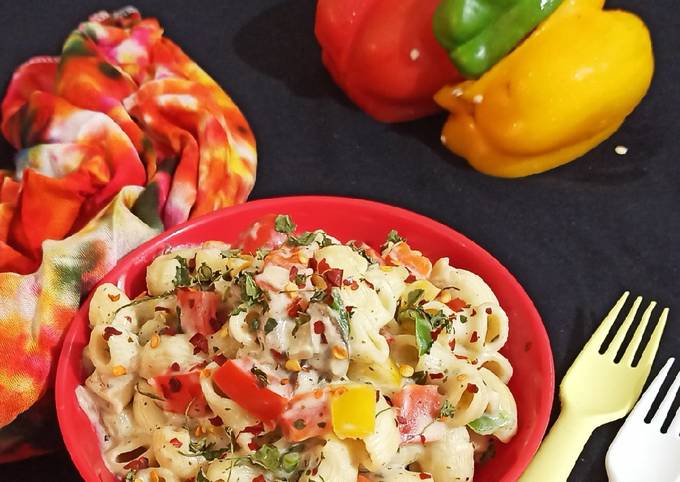 Macaroni in Mushroom and bell pepper sauce