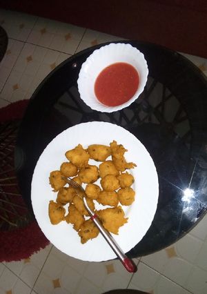 A picture of Mashed potato bhajia.