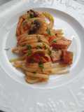 Linguine con sugo di spada e funghi