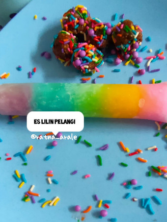 Bagaimana Menyiapkan Es lilin pelangi, Enak Banget